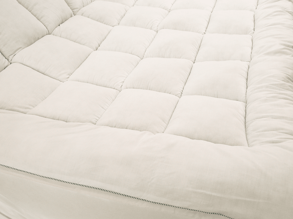 ตัวป้องกันที่นอนโพลีเอสเตอร์ที่สะดวกสบายเป็นพิเศษ